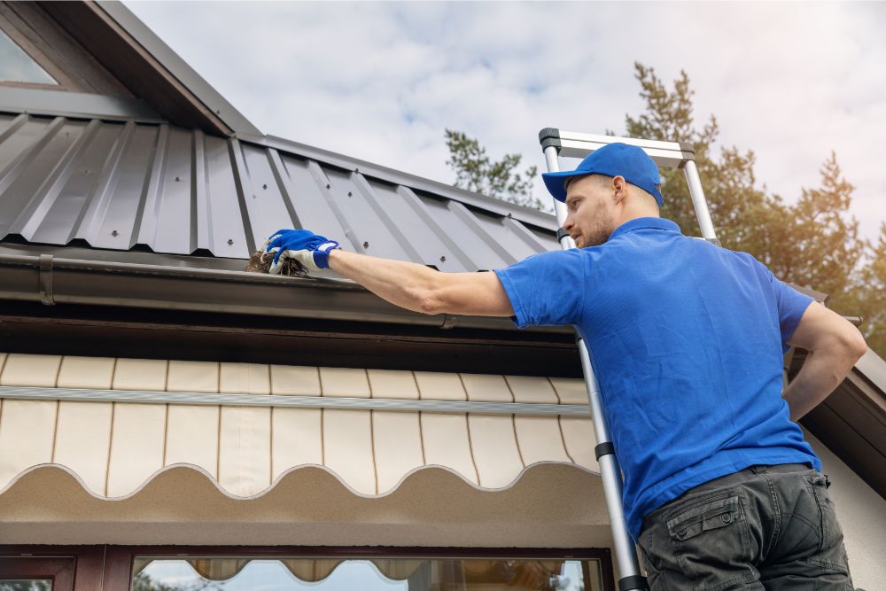 Gutters Clean and Avoid Property Damage